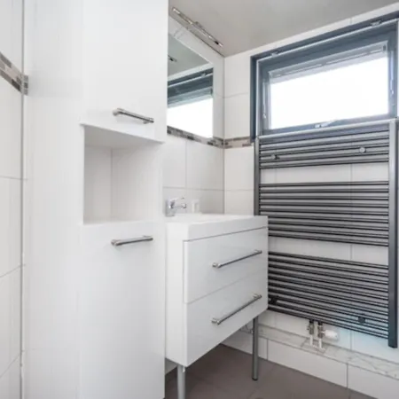 Holiday home Sea Rocks With View And Garden Goedereede